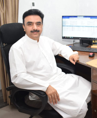 Dr. Zubair Janan